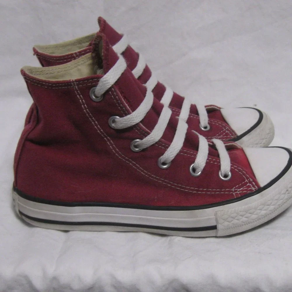 ***SOLD***Youth Converse All Star Chuck Taylor Red Canvas High Top Sneakers sz 1 - Picture 4 of 10